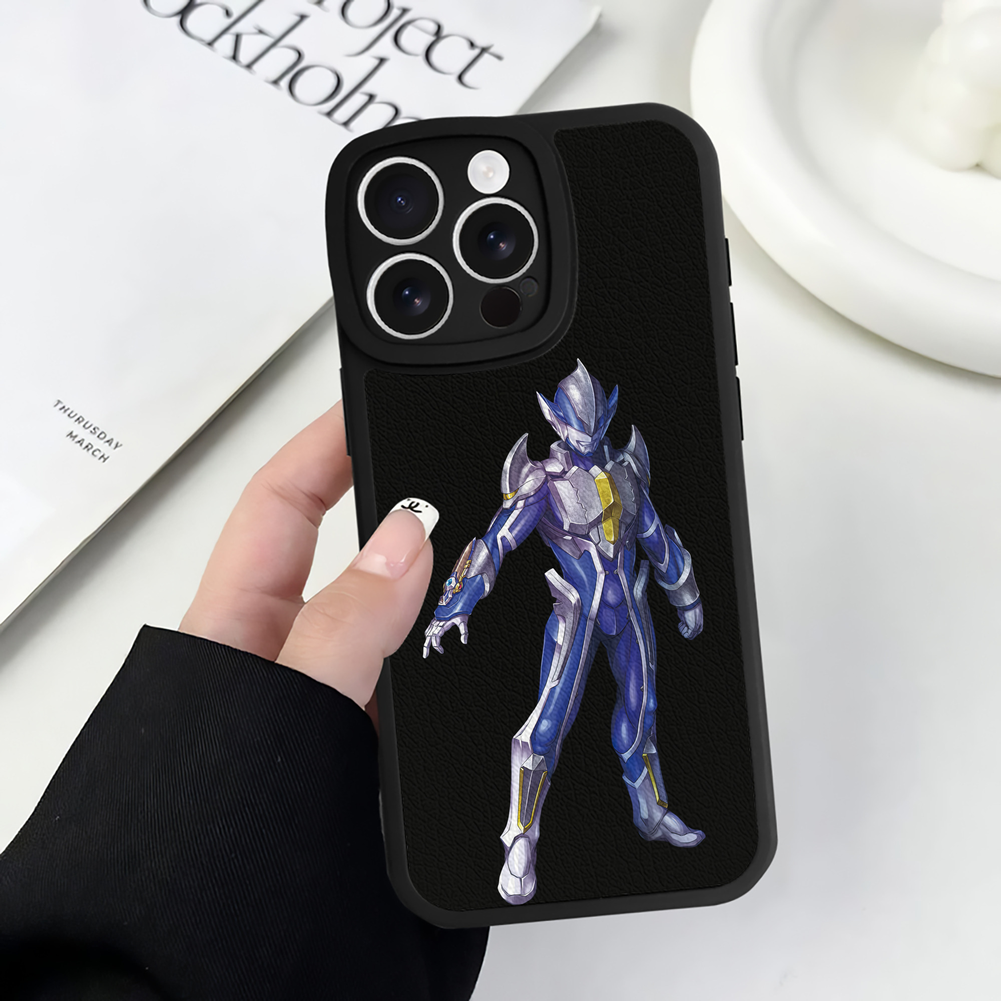 （画像用） ウルトラマン Ultraman 【iPhone 16シリーズ対応】シリコンスマホケース（レザー調） 材質：シリコン